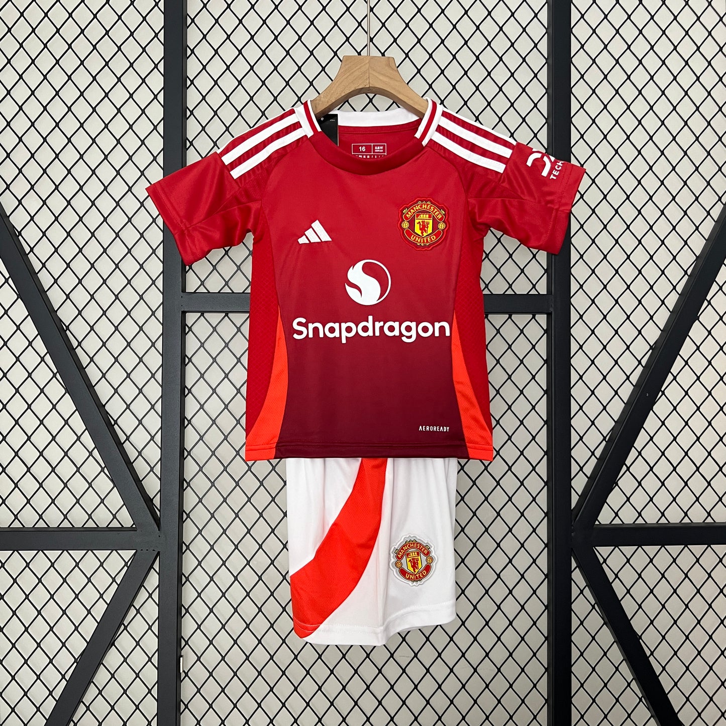 Kit de niño Manchester United 24/25 Local