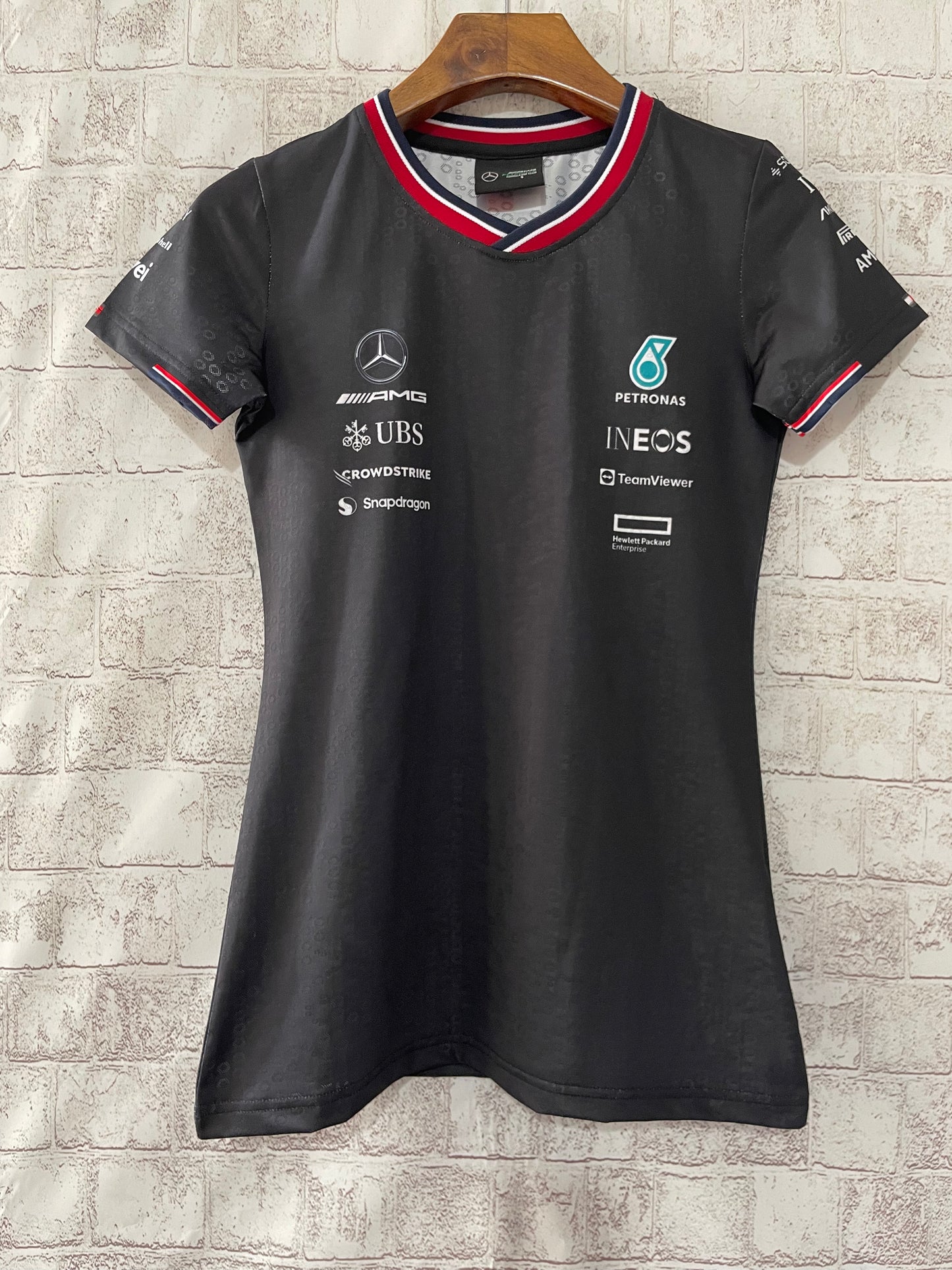 Camiseta Mercedes Negro 2024 (Mujer)